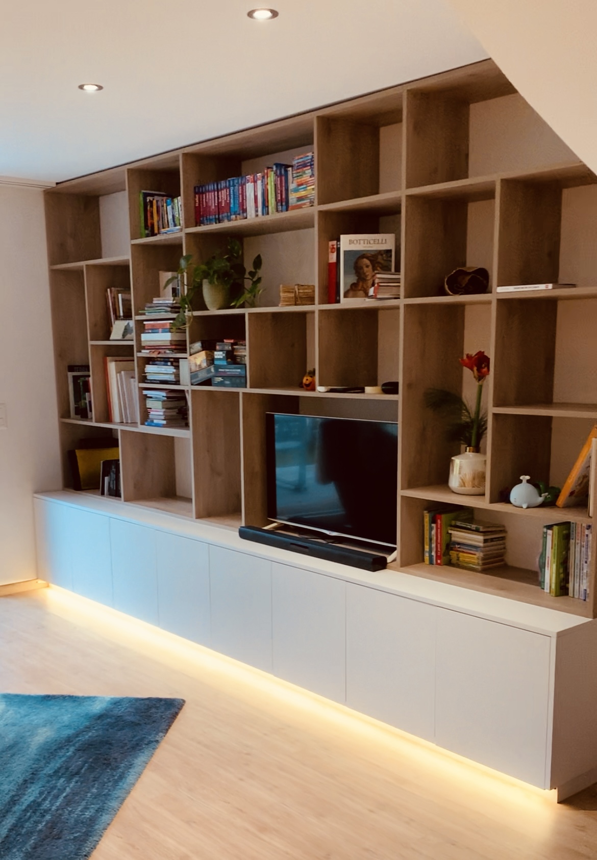 Artisanat Personnalisé: Votre Dressing et Bibliothèque Sur-Mesure